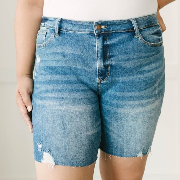 Judy Blue Straight Edge Shorts - Picture 4 of 6